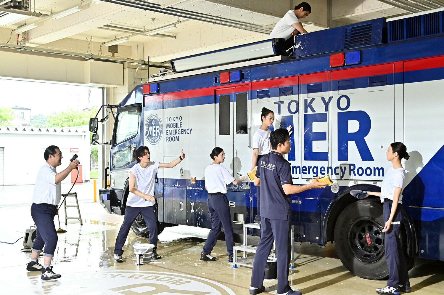 日劇∥Tokyo Mer 行動急診室(Tokyo Mer 走る緊急救命室)醫師直衝災難現場急救?!MER車上直接動手術? - 第6張圖