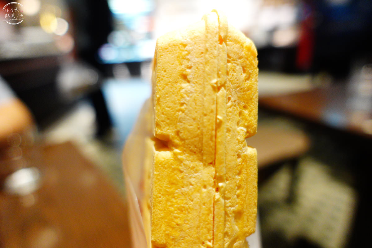首爾點心∥首爾太極堂(태극당)最中(모나카)首爾站︱70年傳統濃郁奶香味的冰淇淋餅乾、經典麵包︱首爾最悠久的麵包店，韓國人必吃︱首爾小吃推薦︱首爾美食 14 taegeukdang 14
