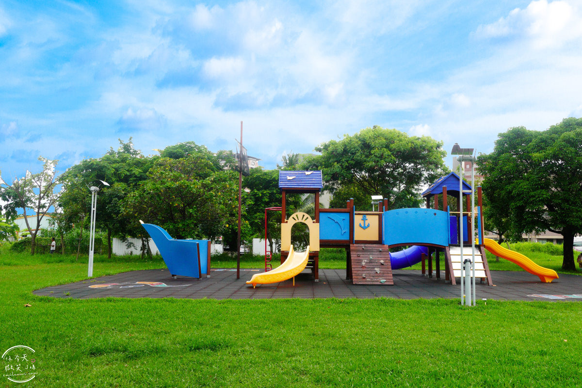 台東免費景點∥生日蛋糕公園、台東兒童公園，巨型造型蛋糕︱兒童遊樂器材，免費玩樂︱溜滑梯、鞦韆、體能活動遊具︱台東景點 4 birthday cake park 4
