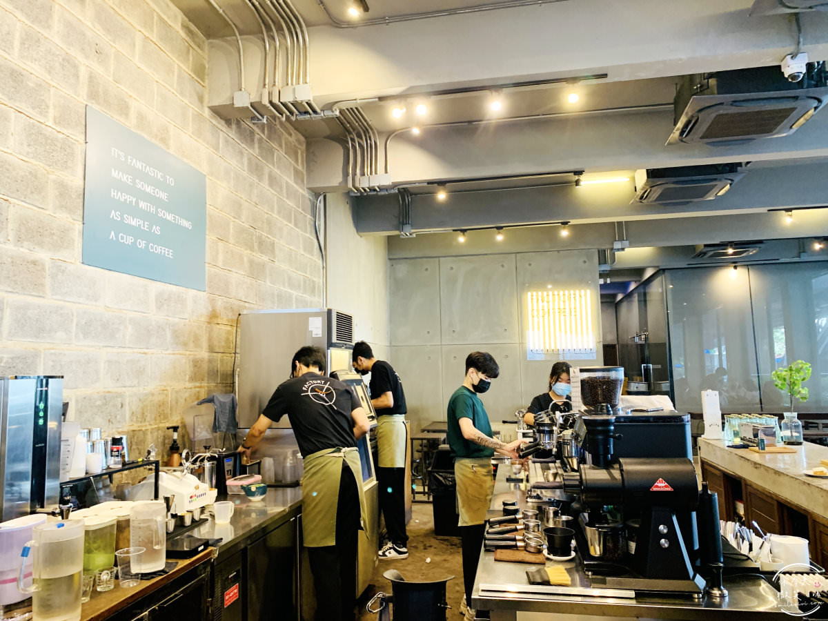 曼谷咖啡廳∥‎Factory Coffee Bangkok，泰國咖啡冠軍，排隊名店︱曼谷最好喝的咖啡，MOSCOW骷髏玻璃咖啡，原味可頌麵包酥軟好吃︱服務親切又美味，曼谷必訪咖啡廳︱曼谷Phaya Thai必來 11 FACTORY COFFEE 11