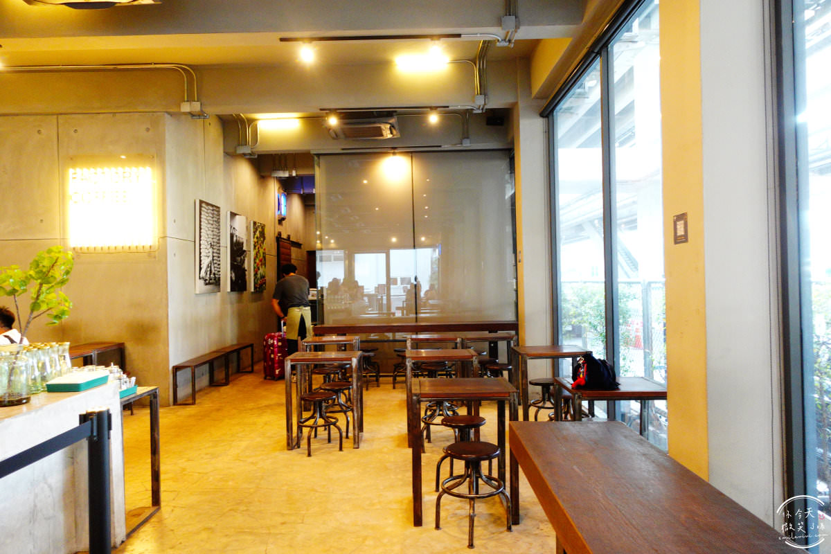 曼谷咖啡廳∥‎Factory Coffee Bangkok，泰國咖啡冠軍，排隊名店︱曼谷最好喝的咖啡，MOSCOW骷髏玻璃咖啡，原味可頌麵包酥軟好吃︱服務親切又美味，曼谷必訪咖啡廳︱曼谷Phaya Thai必來 22 FACTORY COFFEE 21