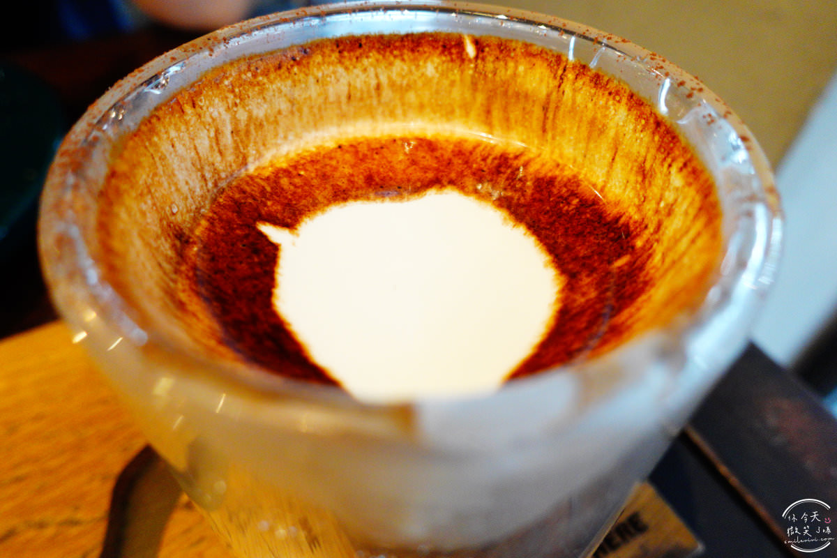 曼谷咖啡廳∥‎Factory Coffee Bangkok，泰國咖啡冠軍，排隊名店︱曼谷最好喝的咖啡，MOSCOW骷髏玻璃咖啡，原味可頌麵包酥軟好吃︱服務親切又美味，曼谷必訪咖啡廳︱曼谷Phaya Thai必來 31 FACTORY COFFEE 31