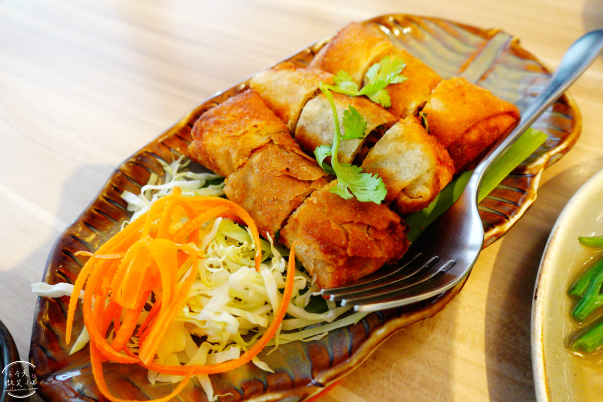 曼谷餐廳∥Porwa(พอวา)Northern Thai Cuisine 泰北料理︱曼谷Phaya Thai餐廳，炸雞翅、炸春捲、糯米飯，美味又便宜︱曼谷社區餐廳︱餐廳乾淨豪華，在地人多︱近Phaya Thai站 28 Porwa Northern Thai Cuisine 14