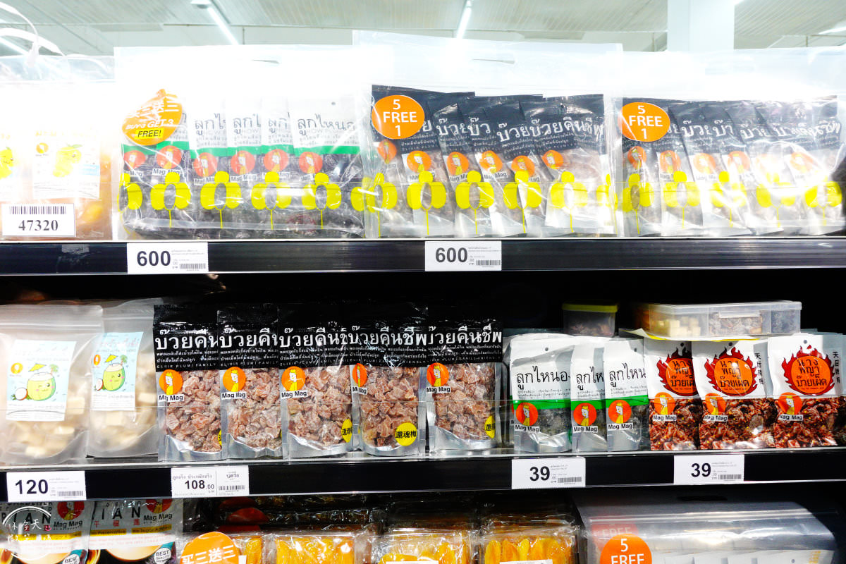 泰國必逛∥Big C Supercenter Ratchadamri泰國最大超市，必逛賣場，價目表拍給你︱泰國必買，大賣場超市︱泰國零食最便宜，泰國魷魚片、蜂蜜、海苔、防蚊液等伴手禮︱泰國必去曼谷Siam區 157 bigc 158