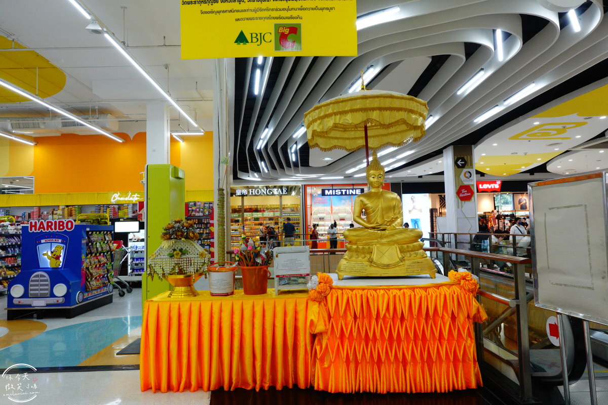 泰國必逛∥Big C Supercenter Ratchadamri泰國最大超市，必逛賣場，價目表拍給你︱泰國必買，大賣場超市︱泰國零食最便宜，泰國魷魚片、蜂蜜、海苔、防蚊液等伴手禮︱泰國必去曼谷Siam區 8 bigc 9