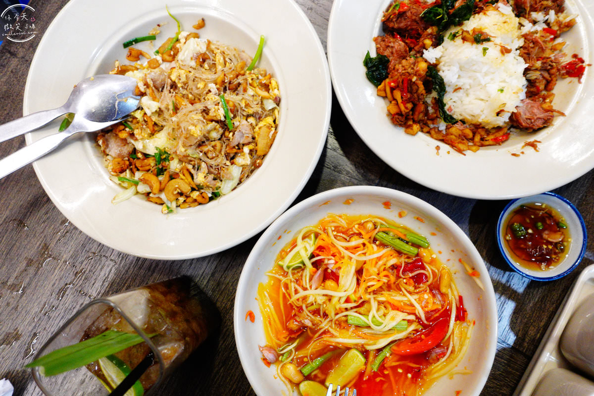 曼谷餐廳美食∥曼谷泰泰船麵Thai Thai Boat Noodles，TERMINAL21餐廳︱航廈百貨4樓餐廳，道地泰式料理︱必吃泰式粄條、青木瓜沙拉，料多豐盛，味道佳，價位便宜︱TERMINAL21餐廳推薦、TERMINAL21必吃︱曼谷ASOK餐廳美食推薦 24 Thai Thai Boat Noodles 25