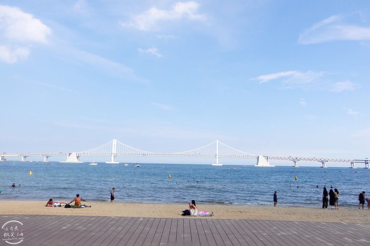 釜山景點推薦∥釜山廣安大橋(부산광안대교)、廣安里海水浴場(광안리해수욕장)︱海景第一排,夏日玩水賞美景︱韓國最大的海上橋樑︱韓國釜山景點 - 第4張圖