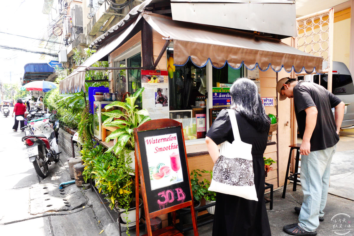 曼谷免費景點∥Talat Noi Street Art，塗鴉藝術小街︱網美打卡新景點彩繪巷，老巷弄超好拍，Ft.路邊街頭水果冰沙清涼美味︱曼谷石龍軍路、曼谷打卡景點 10 Talat Noi 10