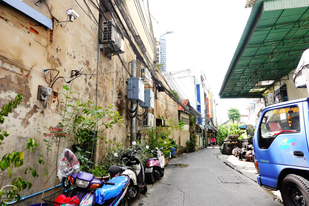 曼谷免費景點∥Talat Noi Street Art，塗鴉藝術小街︱網美打卡新景點彩繪巷，老巷弄超好拍，Ft.路邊街頭水果冰沙清涼美味︱曼谷石龍軍路、曼谷打卡景點 8 Talat Noi 8