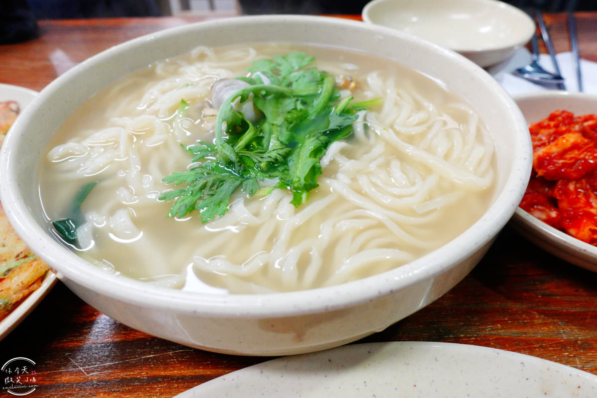 大田餐廳推薦∥OC刀削麵道龍店(오씨칼국수 도룡점)，大田必吃刀削麵︱配有警語的泡菜、煎餅份量大，蛤蜊刀削麵鮮味滿滿︱大田必吃刀削麵名店︱大田餐廳 15 oc 16