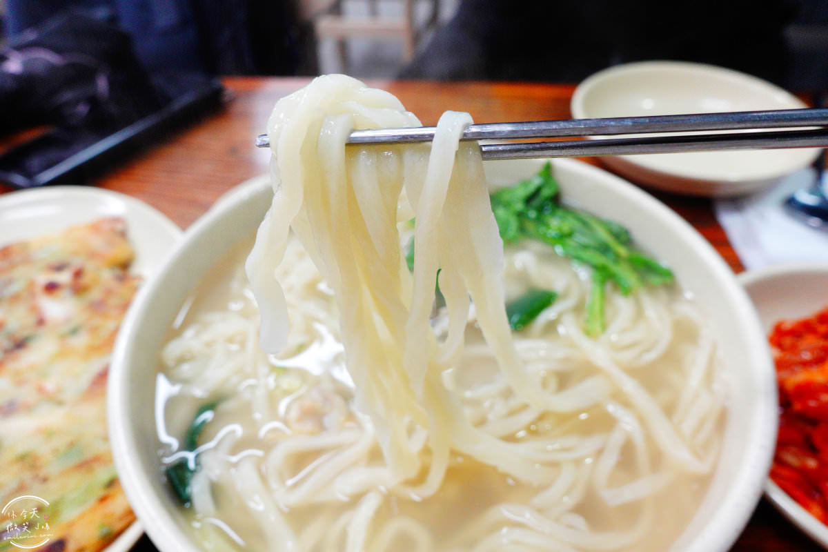 大田餐廳推薦∥OC刀削麵道龍店(오씨칼국수 도룡점)，大田必吃刀削麵︱配有警語的泡菜、煎餅份量大，蛤蜊刀削麵鮮味滿滿︱大田必吃刀削麵名店︱大田餐廳 17 oc 18