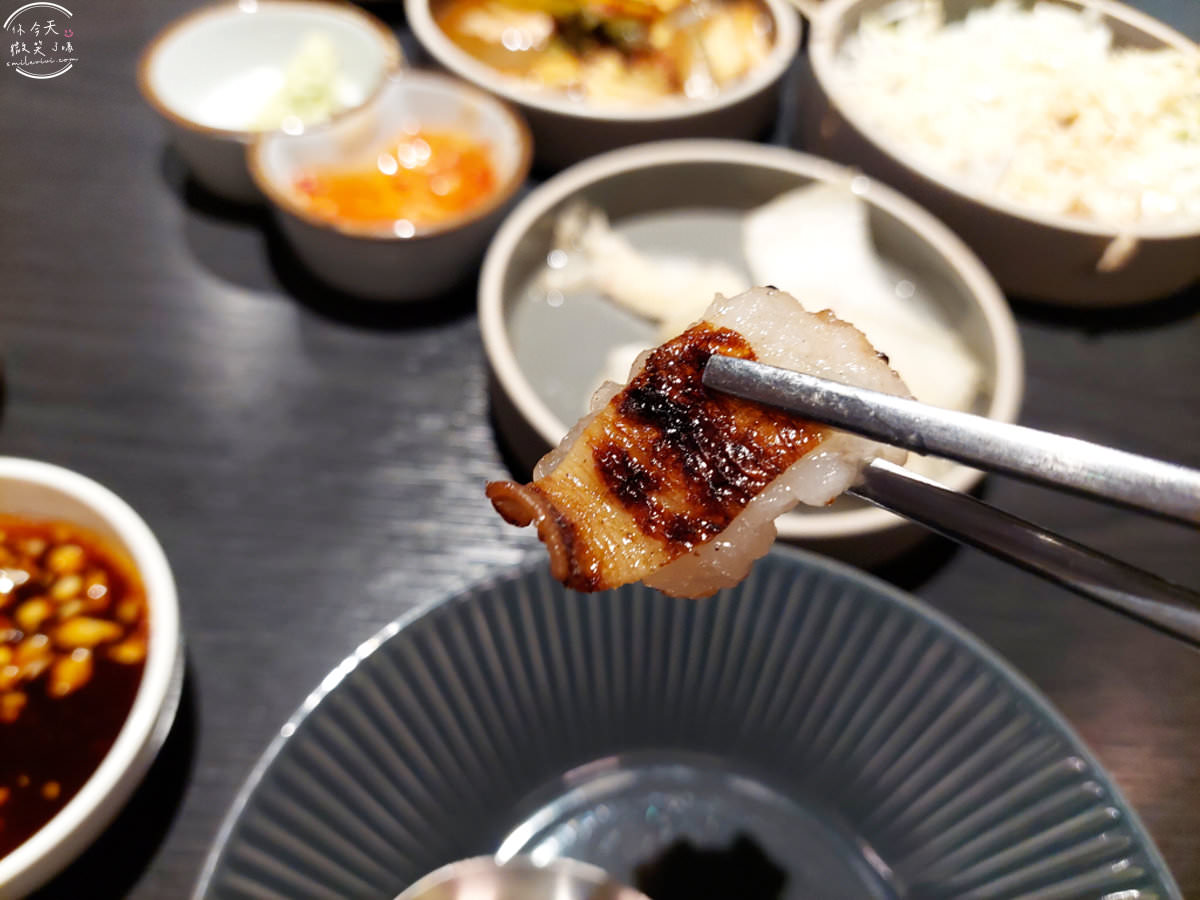 大邱餐廳∥沈炯來的火烤羊大腸上仁店(심형래의 불꽃양대창 상인점),韓牛大腸、羊大腸、綜合大腸,韓國喜劇演員經營的連鎖分店︱乾淨無腥味,最後來碗拉麵結尾︱大邱美食餐廳 - 第16張圖
