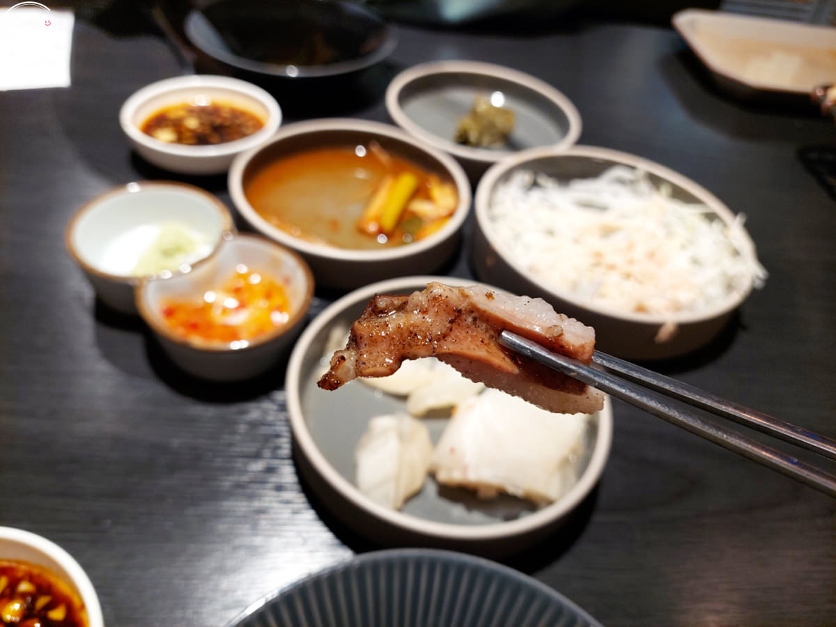 大邱餐廳∥沈炯來的火烤羊大腸上仁店(심형래의 불꽃양대창 상인점),韓牛大腸、羊大腸、綜合大腸,韓國喜劇演員經營的連鎖分店︱乾淨無腥味,最後來碗拉麵結尾︱大邱美食餐廳 - 第14張圖