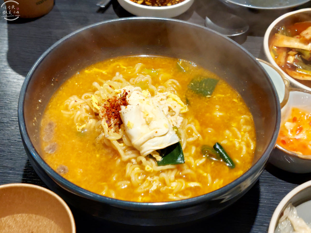大邱餐廳∥沈炯來的火烤羊大腸上仁店(심형래의 불꽃양대창 상인점),韓牛大腸、羊大腸、綜合大腸,韓國喜劇演員經營的連鎖分店︱乾淨無腥味,最後來碗拉麵結尾︱大邱美食餐廳 - 第18張圖