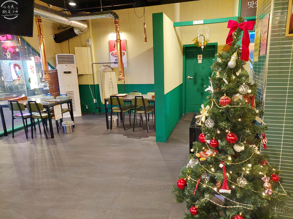 大邱餐廳∥沈炯來的火烤羊大腸上仁店(심형래의 불꽃양대창 상인점),韓牛大腸、羊大腸、綜合大腸,韓國喜劇演員經營的連鎖分店︱乾淨無腥味,最後來碗拉麵結尾︱大邱美食餐廳 - 第2張圖