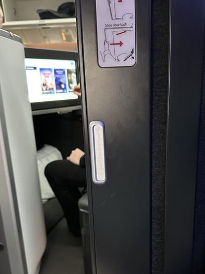 倫敦飛多倫多∥BA93英航商務艙、波音777-200ER倫敦直飛多倫多,商務艙體驗︱英國航空商務艙飛行體驗、LHR-YYZ飛行紀錄︱出發前提心吊膽的英航初體驗︱英國航空商務艙CLUB WORLD - 第12張圖