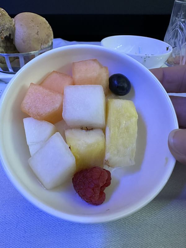 倫敦飛多倫多∥BA93英航商務艙、波音777-200ER倫敦直飛多倫多,商務艙體驗︱英國航空商務艙飛行體驗、LHR-YYZ飛行紀錄︱出發前提心吊膽的英航初體驗︱英國航空商務艙CLUB WORLD - 第32張圖