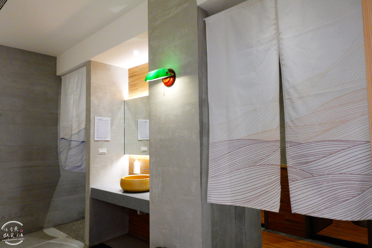 高雄住宿推薦∥河映宿沐 RiverTrees Hotel,愛河畔日系文青旅宿,高雄流行音樂中心旁,演唱會住宿推薦!紅白酒無限暢飲太幸福!高質感雙人房,各種房型一次看︱近捷運鹽埕埔站、輕軌真愛碼頭站 - 第14張圖