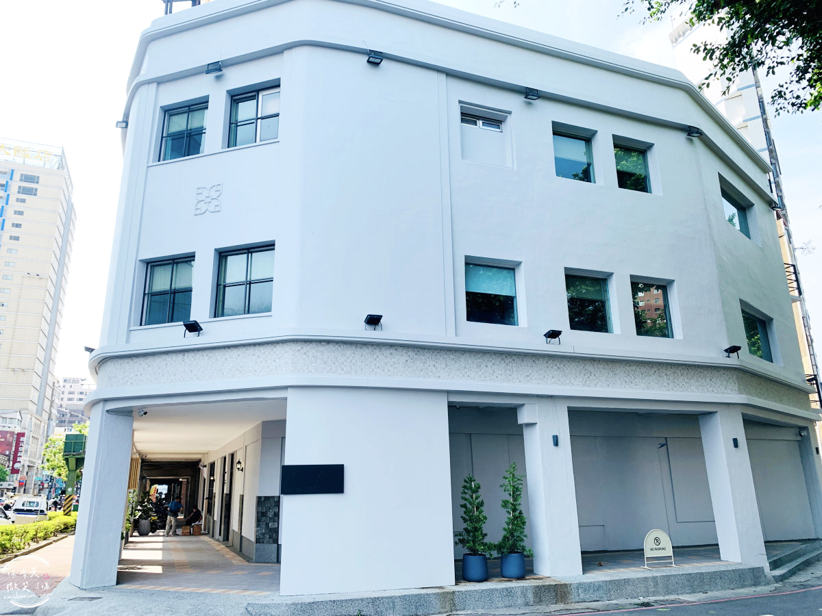 高雄住宿推薦∥河映宿沐 RiverTrees Hotel,愛河畔日系文青旅宿,高雄流行音樂中心旁,演唱會住宿推薦!紅白酒無限暢飲太幸福!高質感雙人房,各種房型一次看︱近捷運鹽埕埔站、輕軌真愛碼頭站 - 第2張圖