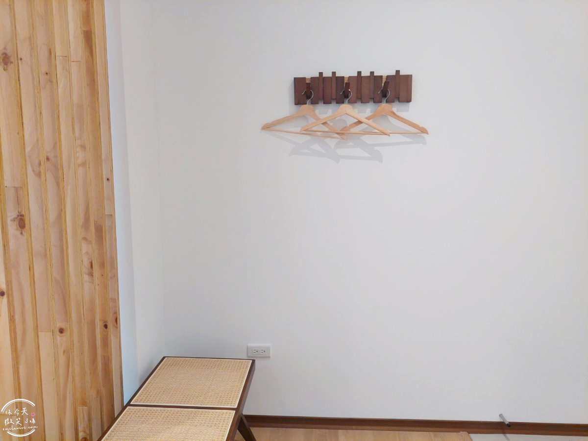 高雄住宿推薦∥河映宿沐 RiverTrees Hotel,愛河畔日系文青旅宿,高雄流行音樂中心旁,演唱會住宿推薦!紅白酒無限暢飲太幸福!高質感雙人房,各種房型一次看︱近捷運鹽埕埔站、輕軌真愛碼頭站 - 第23張圖