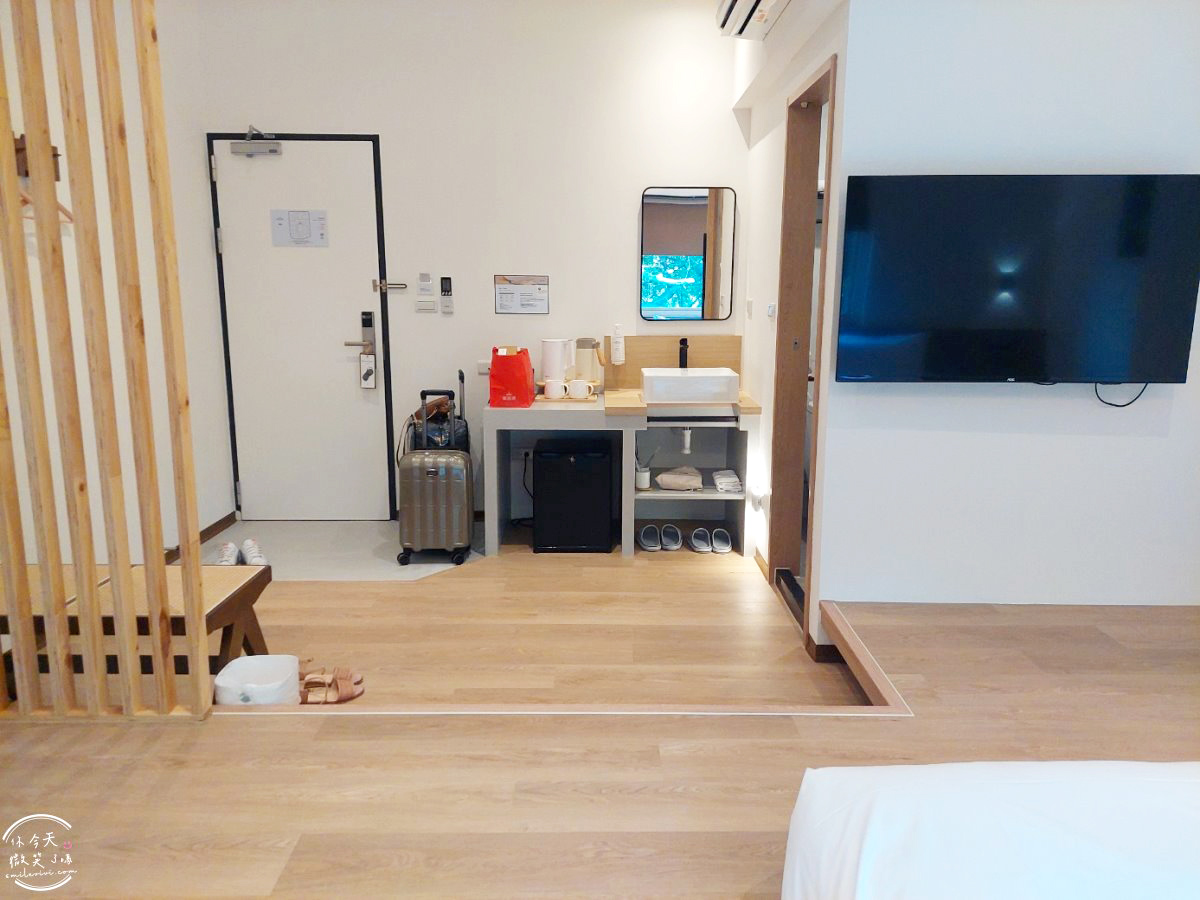 高雄住宿推薦∥河映宿沐 RiverTrees Hotel,愛河畔日系文青旅宿,高雄流行音樂中心旁,演唱會住宿推薦!紅白酒無限暢飲太幸福!高質感雙人房,各種房型一次看︱近捷運鹽埕埔站、輕軌真愛碼頭站 - 第31張圖