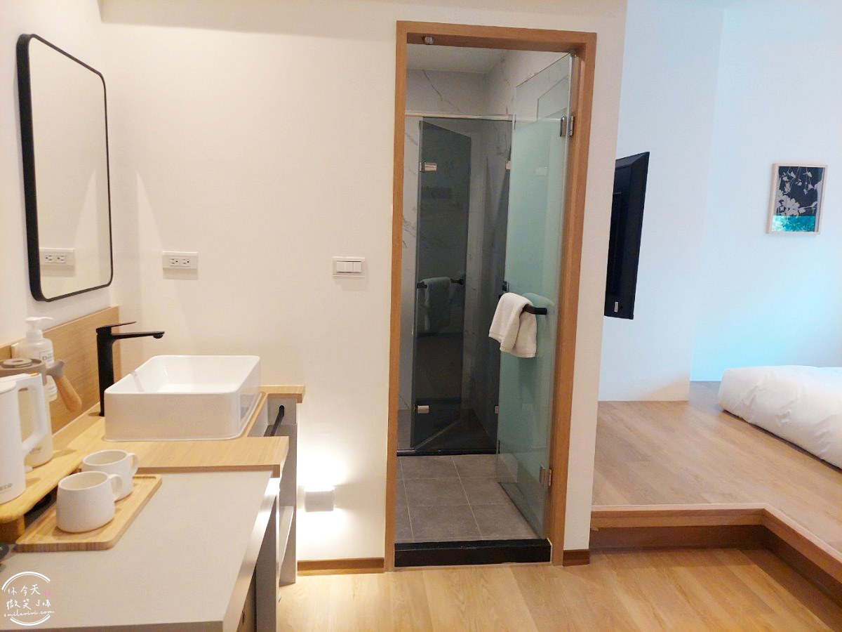 高雄住宿推薦∥河映宿沐 RiverTrees Hotel,愛河畔日系文青旅宿,高雄流行音樂中心旁,演唱會住宿推薦!紅白酒無限暢飲太幸福!高質感雙人房,各種房型一次看︱近捷運鹽埕埔站、輕軌真愛碼頭站 - 第37張圖