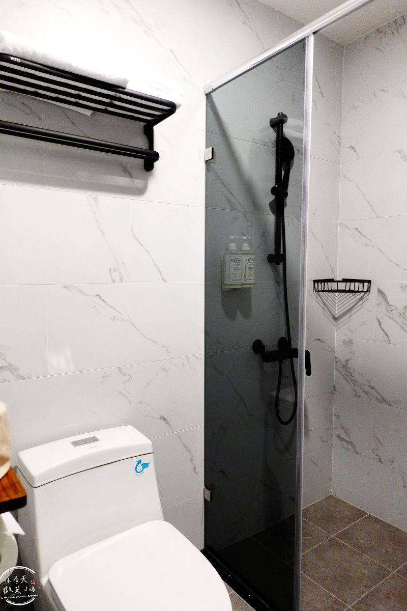 高雄住宿推薦∥河映宿沐 RiverTrees Hotel,愛河畔日系文青旅宿,高雄流行音樂中心旁,演唱會住宿推薦!紅白酒無限暢飲太幸福!高質感雙人房,各種房型一次看︱近捷運鹽埕埔站、輕軌真愛碼頭站 - 第38張圖