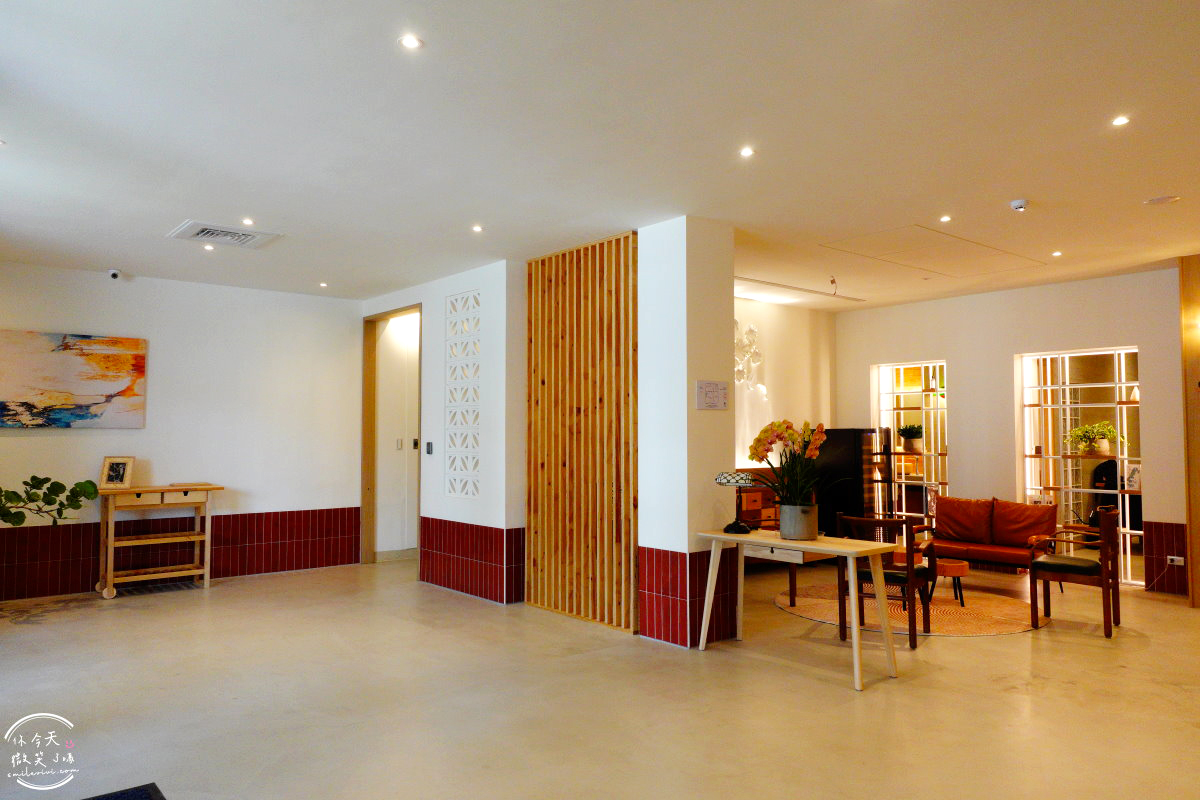 高雄住宿推薦∥河映宿沐 RiverTrees Hotel,愛河畔日系文青旅宿,高雄流行音樂中心旁,演唱會住宿推薦!紅白酒無限暢飲太幸福!高質感雙人房,各種房型一次看︱近捷運鹽埕埔站、輕軌真愛碼頭站 - 第6張圖