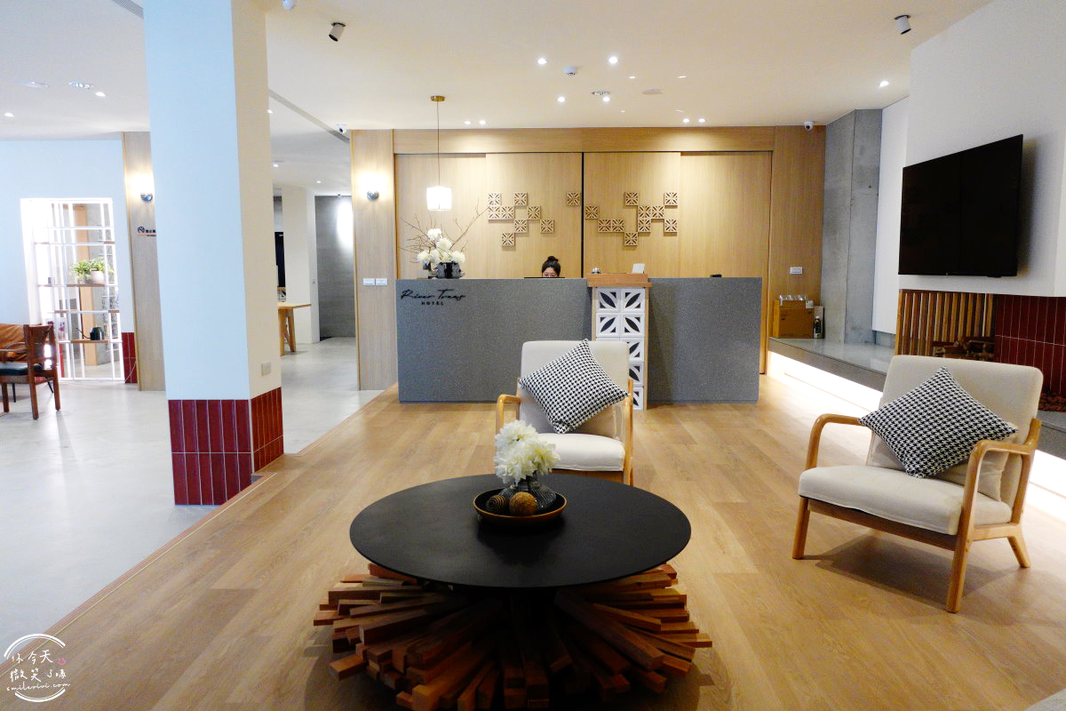 高雄住宿推薦∥河映宿沐 RiverTrees Hotel,愛河畔日系文青旅宿,高雄流行音樂中心旁,演唱會住宿推薦!紅白酒無限暢飲太幸福!高質感雙人房,各種房型一次看︱近捷運鹽埕埔站、輕軌真愛碼頭站 - 第7張圖