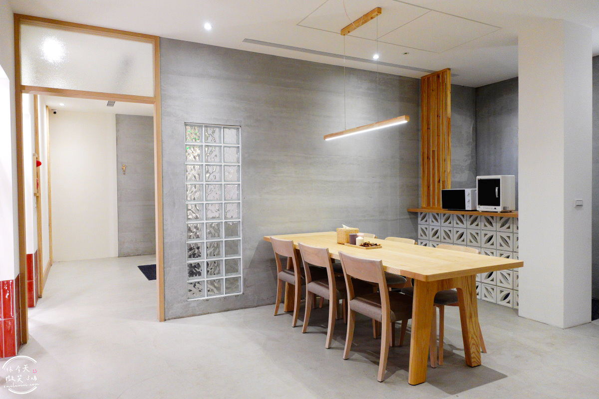 高雄住宿推薦∥河映宿沐 RiverTrees Hotel,愛河畔日系文青旅宿,高雄流行音樂中心旁,演唱會住宿推薦!紅白酒無限暢飲太幸福!高質感雙人房,各種房型一次看︱近捷運鹽埕埔站、輕軌真愛碼頭站 - 第9張圖