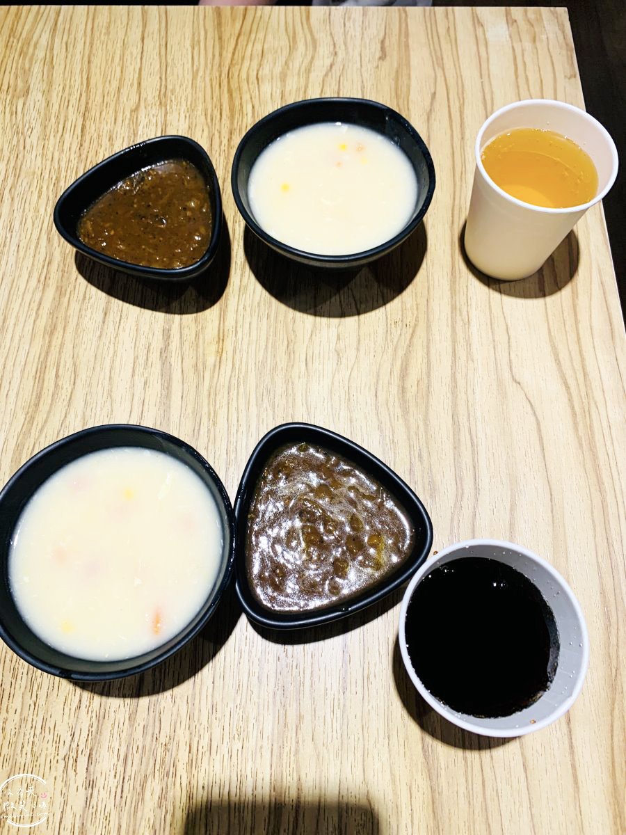 大港參貳牛排館∥愛香菜的人注意!!鹽埕美食新亮點!!大港參貳牛排館最新菜單︱飲料、湯品無限暢飲,還有咖哩飯可以吃︱個人排餐,可加蔥花、香菜、起司︱高雄鹽埕餐廳 - 第15張圖