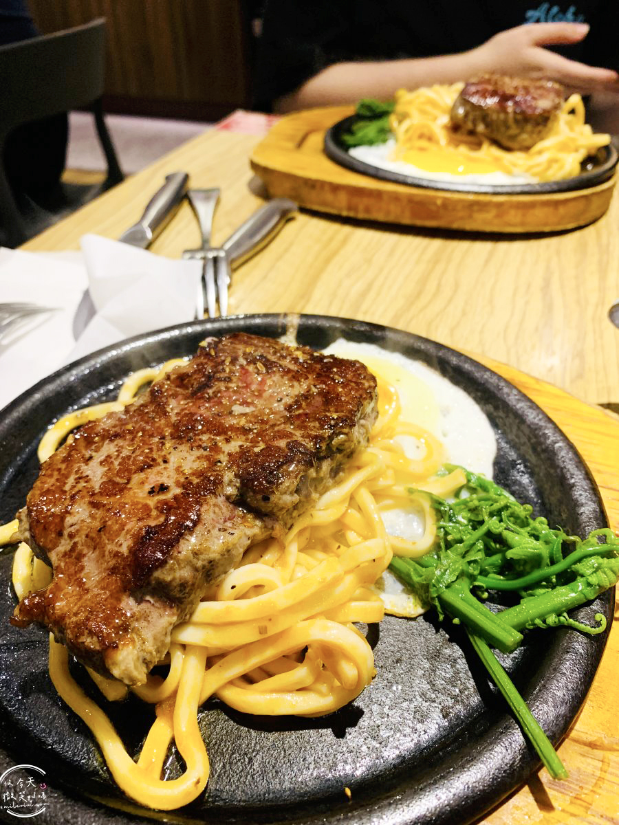 大港參貳牛排館∥愛香菜的人注意!!鹽埕美食新亮點!!大港參貳牛排館最新菜單︱飲料、湯品無限暢飲,還有咖哩飯可以吃︱個人排餐,可加蔥花、香菜、起司︱高雄鹽埕餐廳 - 第18張圖