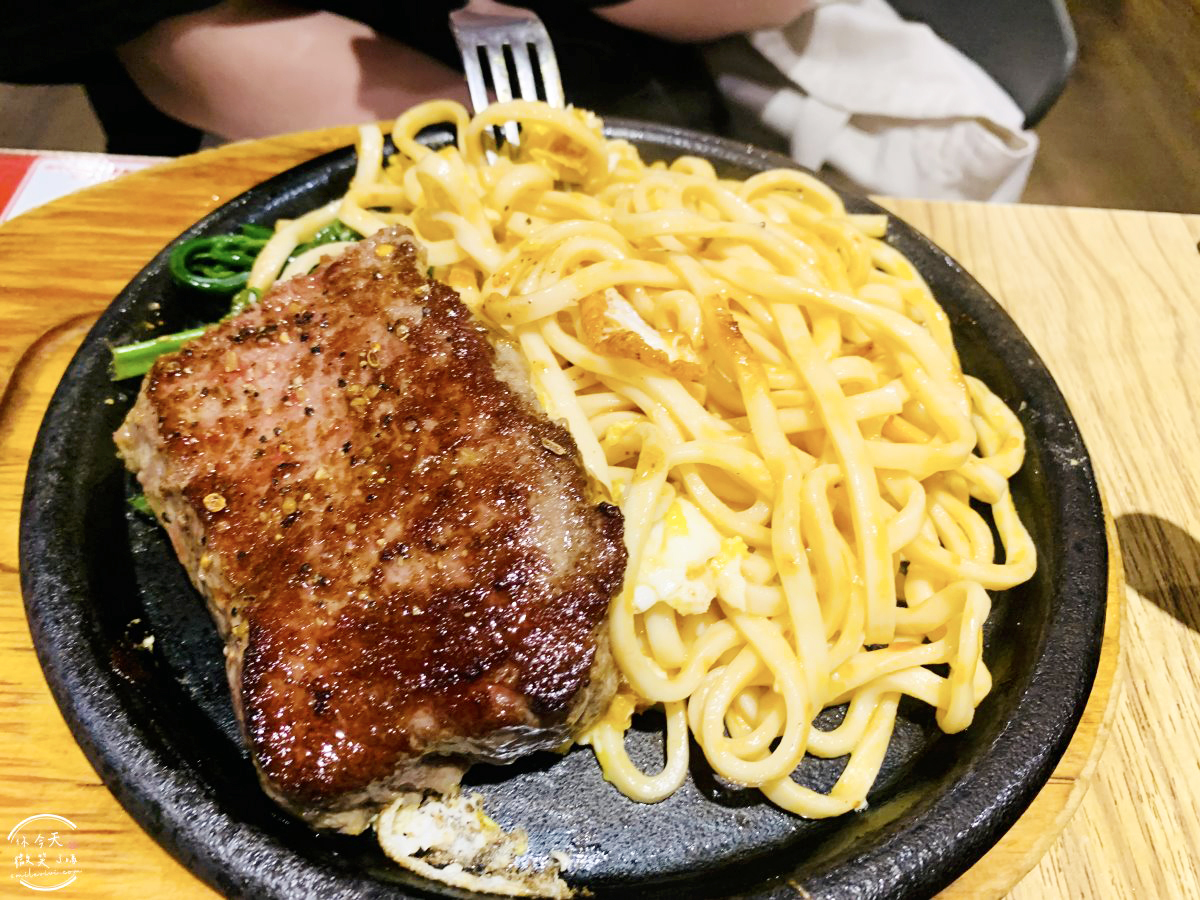 大港參貳牛排館∥愛香菜的人注意!!鹽埕美食新亮點!!大港參貳牛排館最新菜單︱飲料、湯品無限暢飲,還有咖哩飯可以吃︱個人排餐,可加蔥花、香菜、起司︱高雄鹽埕餐廳 - 第19張圖