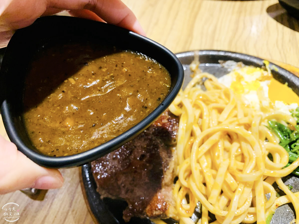 大港參貳牛排館∥愛香菜的人注意!!鹽埕美食新亮點!!大港參貳牛排館最新菜單︱飲料、湯品無限暢飲,還有咖哩飯可以吃︱個人排餐,可加蔥花、香菜、起司︱高雄鹽埕餐廳 - 第20張圖