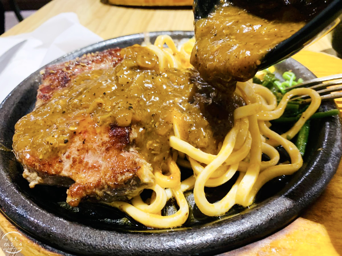 大港參貳牛排館∥愛香菜的人注意!!鹽埕美食新亮點!!大港參貳牛排館最新菜單︱飲料、湯品無限暢飲,還有咖哩飯可以吃︱個人排餐,可加蔥花、香菜、起司︱高雄鹽埕餐廳 - 第21張圖