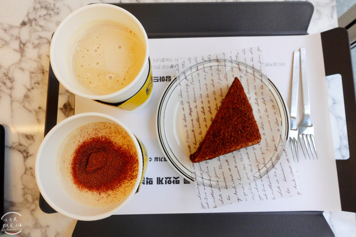 大邱咖啡廳∥The Dream Coffee大邱嶺南大店(더드림커피 영남대점)︱咖啡價格便宜、蜂蜜蛋糕巧克力口味,溫馨典雅可愛︱有大熊陪伴的咖啡廳︱大學校園旁咖啡廳︱韓國咖啡廳︱大邱嶺南大學 - 第11張圖