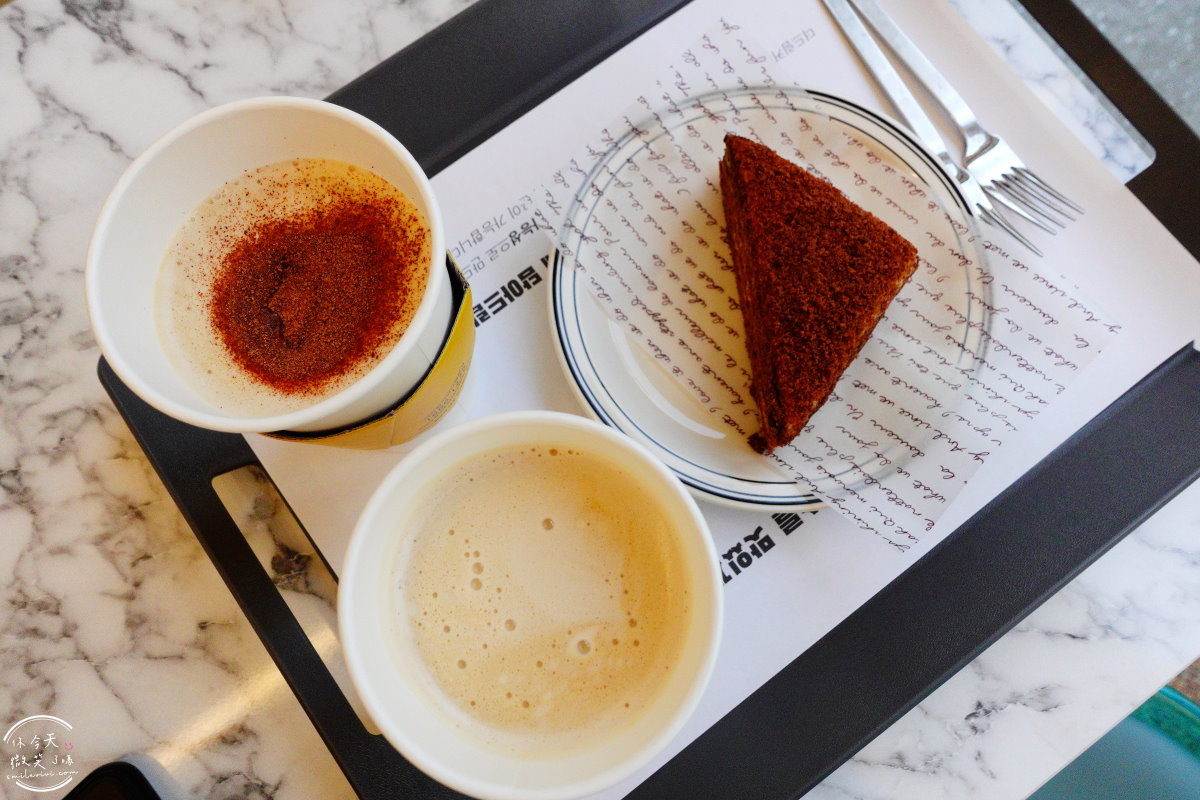 大邱咖啡廳∥The Dream Coffee大邱嶺南大店(더드림커피 영남대점)︱咖啡價格便宜、蜂蜜蛋糕巧克力口味,溫馨典雅可愛︱有大熊陪伴的咖啡廳︱大學校園旁咖啡廳︱韓國咖啡廳︱大邱嶺南大學 - 第12張圖