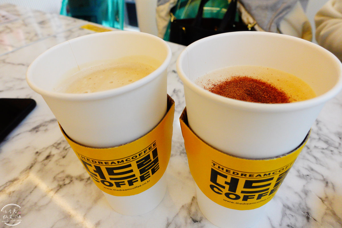 大邱咖啡廳∥The Dream Coffee大邱嶺南大店(더드림커피 영남대점)︱咖啡價格便宜、蜂蜜蛋糕巧克力口味,溫馨典雅可愛︱有大熊陪伴的咖啡廳︱大學校園旁咖啡廳︱韓國咖啡廳︱大邱嶺南大學 - 第13張圖