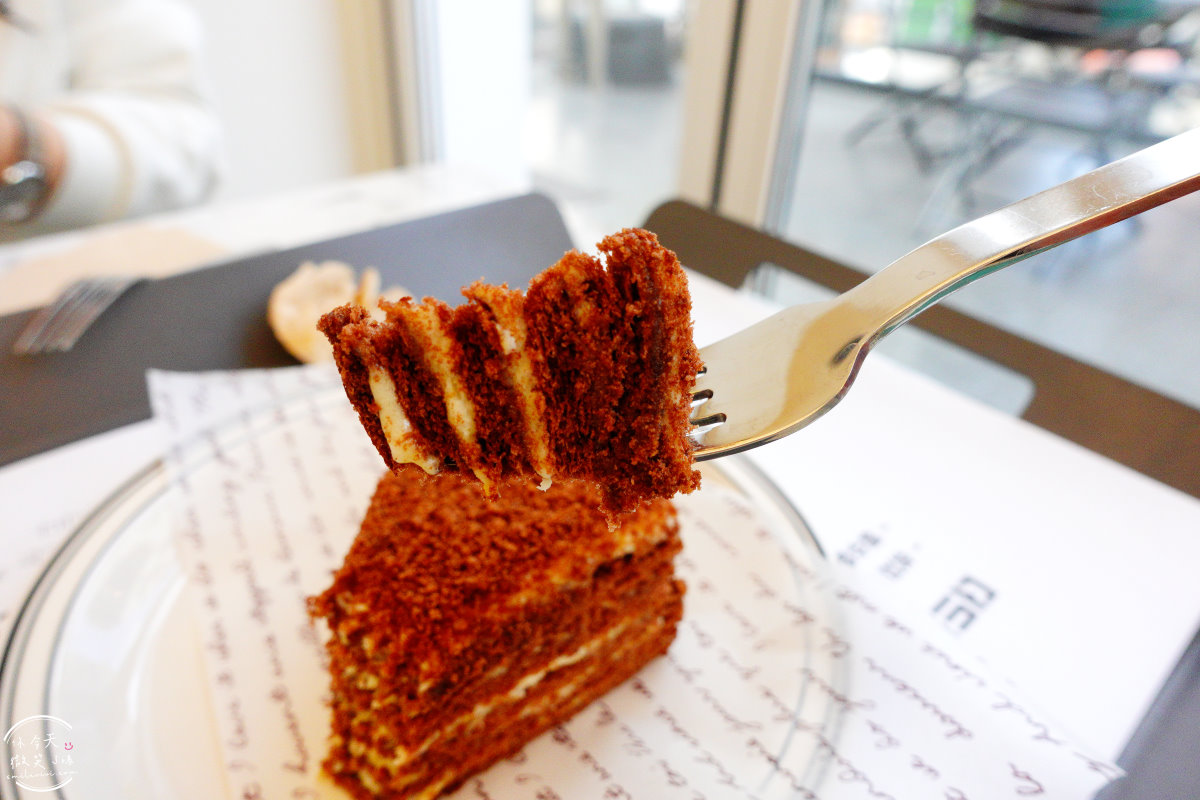 大邱咖啡廳∥The Dream Coffee大邱嶺南大店(더드림커피 영남대점)︱咖啡價格便宜、蜂蜜蛋糕巧克力口味,溫馨典雅可愛︱有大熊陪伴的咖啡廳︱大學校園旁咖啡廳︱韓國咖啡廳︱大邱嶺南大學 - 第17張圖