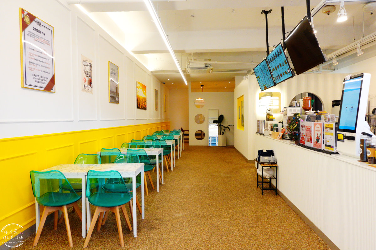 大邱咖啡廳∥The Dream Coffee大邱嶺南大店(더드림커피 영남대점)︱咖啡價格便宜、蜂蜜蛋糕巧克力口味,溫馨典雅可愛︱有大熊陪伴的咖啡廳︱大學校園旁咖啡廳︱韓國咖啡廳︱大邱嶺南大學 - 第4張圖