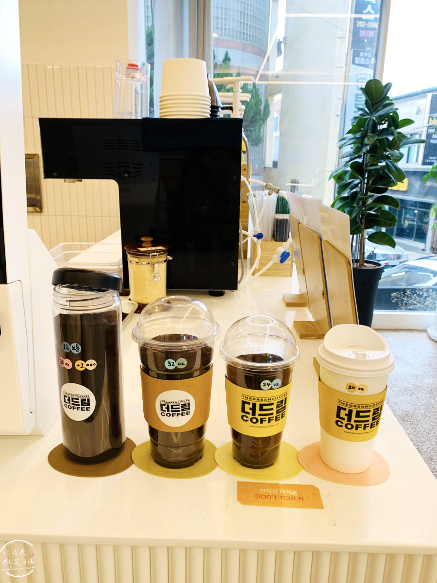 大邱咖啡廳∥The Dream Coffee大邱嶺南大店(더드림커피 영남대점)︱咖啡價格便宜、蜂蜜蛋糕巧克力口味,溫馨典雅可愛︱有大熊陪伴的咖啡廳︱大學校園旁咖啡廳︱韓國咖啡廳︱大邱嶺南大學 - 第8張圖