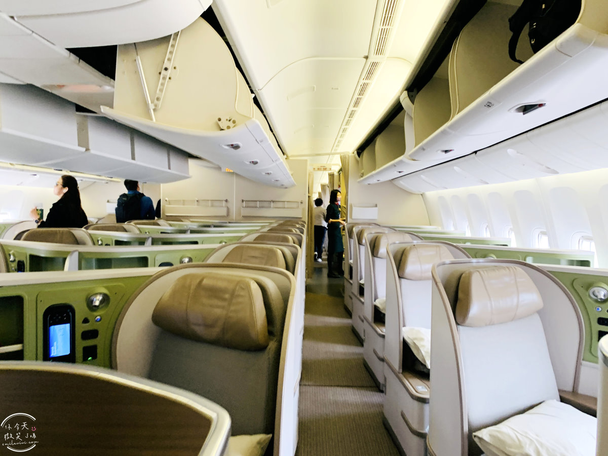 長榮航空∥長榮航空BR215桃園飛新加坡商務艙飛行體驗︱長榮航空商務艙飛行體驗,桃園機場飛新加坡樟宜機場︱譚府八寶糯米鴨美食︱長榮皇璽桂冠艙體驗777-300機型 - 第14張圖