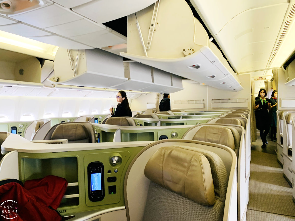 長榮航空∥長榮航空BR215桃園飛新加坡商務艙飛行體驗︱長榮航空商務艙飛行體驗,桃園機場飛新加坡樟宜機場︱譚府八寶糯米鴨美食︱長榮皇璽桂冠艙體驗777-300機型 - 第15張圖