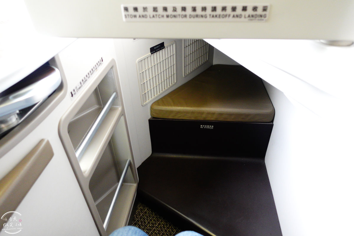 長榮航空∥長榮航空BR215桃園飛新加坡商務艙飛行體驗︱長榮航空商務艙飛行體驗,桃園機場飛新加坡樟宜機場︱譚府八寶糯米鴨美食︱長榮皇璽桂冠艙體驗777-300機型 - 第23張圖
