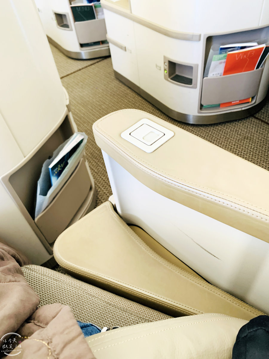 長榮航空∥長榮航空BR215桃園飛新加坡商務艙飛行體驗︱長榮航空商務艙飛行體驗,桃園機場飛新加坡樟宜機場︱譚府八寶糯米鴨美食︱長榮皇璽桂冠艙體驗777-300機型 - 第26張圖