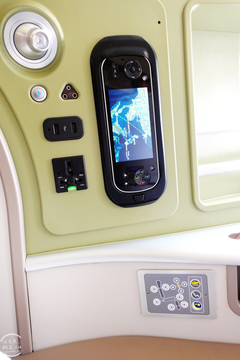 長榮航空∥長榮航空BR215桃園飛新加坡商務艙飛行體驗︱長榮航空商務艙飛行體驗,桃園機場飛新加坡樟宜機場︱譚府八寶糯米鴨美食︱長榮皇璽桂冠艙體驗777-300機型 - 第31張圖