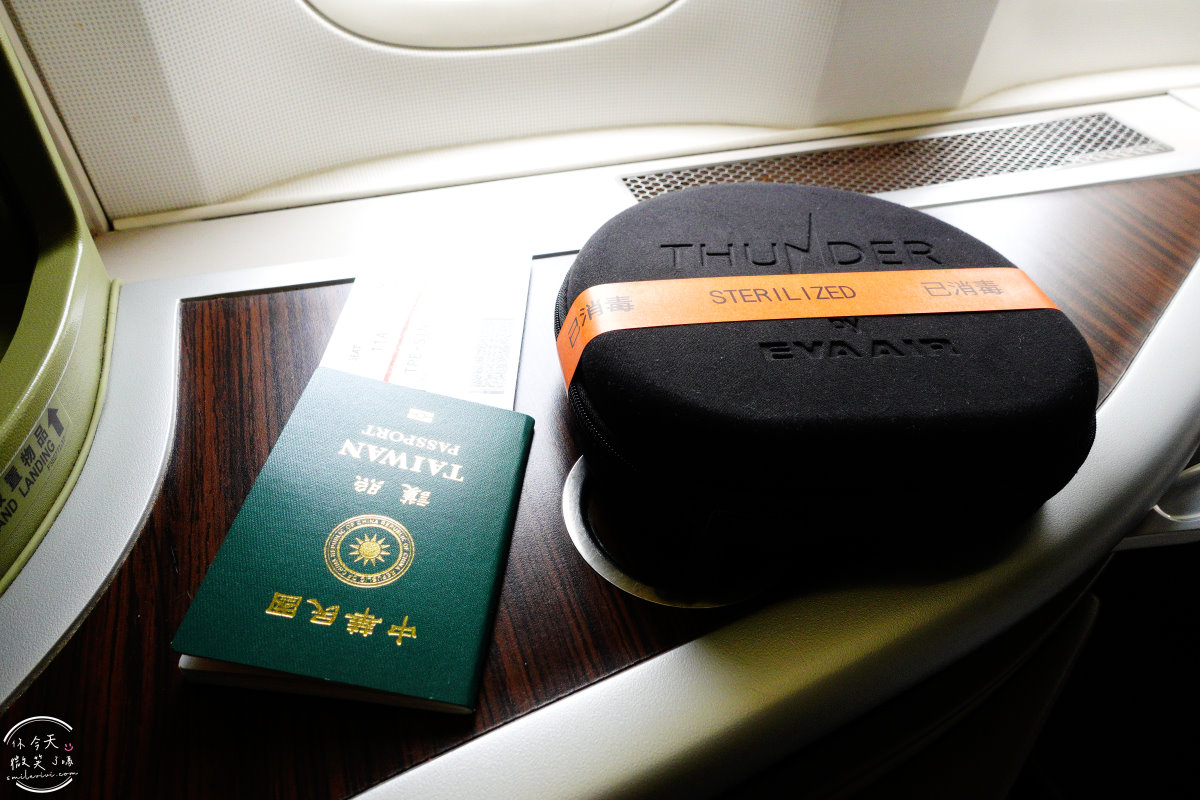 長榮航空∥長榮航空BR215桃園飛新加坡商務艙飛行體驗︱長榮航空商務艙飛行體驗,桃園機場飛新加坡樟宜機場︱譚府八寶糯米鴨美食︱長榮皇璽桂冠艙體驗777-300機型 - 第32張圖
