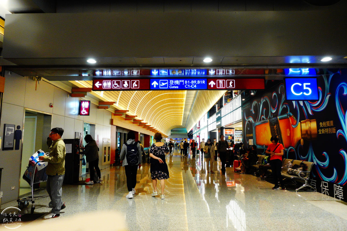 長榮航空∥長榮航空BR215桃園飛新加坡商務艙飛行體驗︱長榮航空商務艙飛行體驗,桃園機場飛新加坡樟宜機場︱譚府八寶糯米鴨美食︱長榮皇璽桂冠艙體驗777-300機型 - 第7張圖