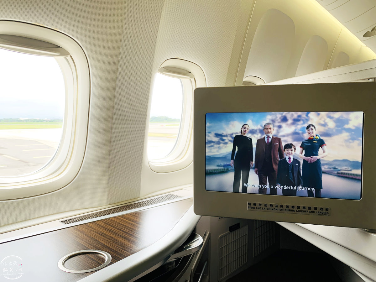 長榮航空∥長榮航空BR215桃園飛新加坡商務艙飛行體驗︱長榮航空商務艙飛行體驗,桃園機場飛新加坡樟宜機場︱譚府八寶糯米鴨美食︱長榮皇璽桂冠艙體驗777-300機型 - 第40張圖