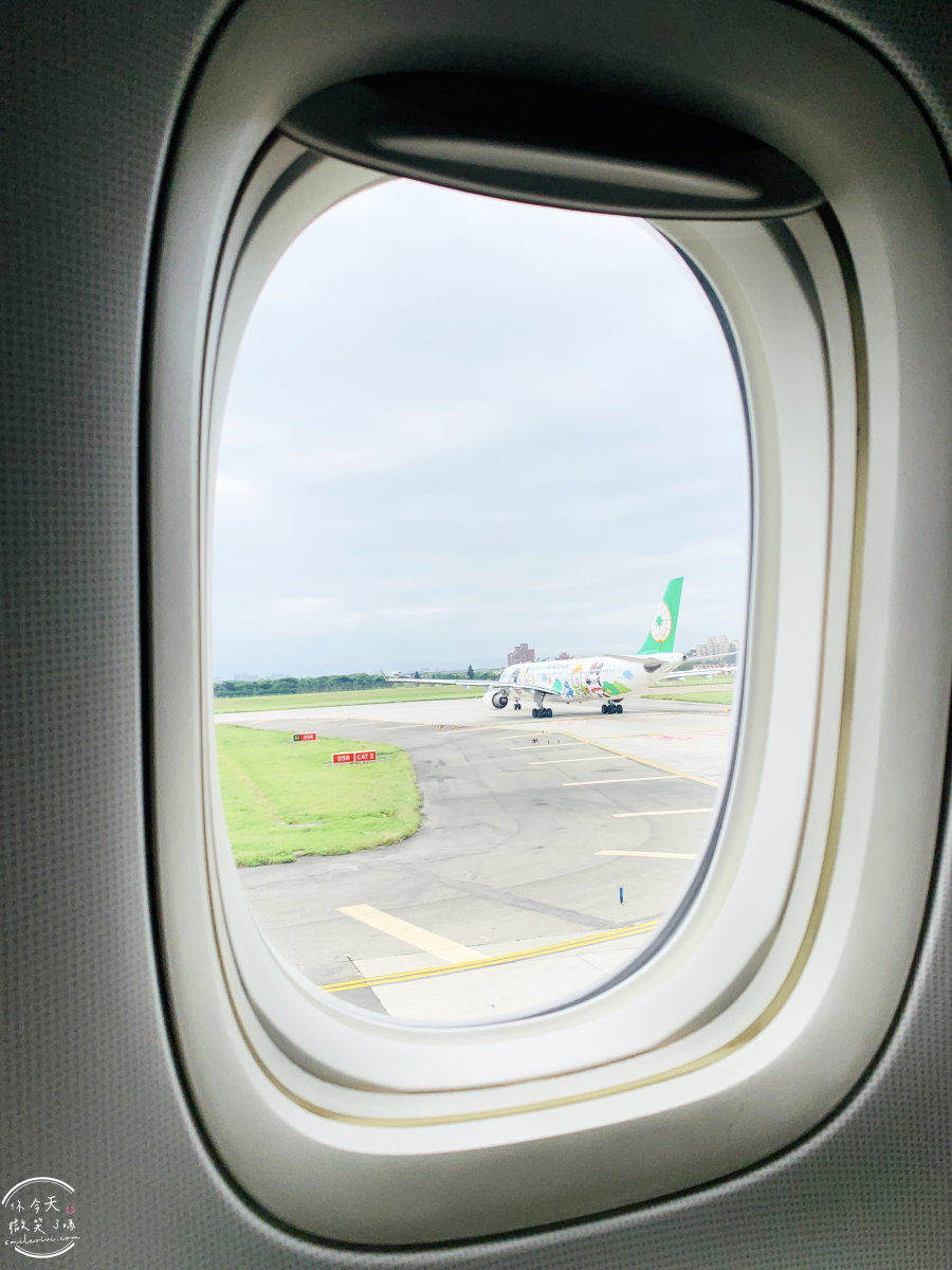 長榮航空∥長榮航空BR215桃園飛新加坡商務艙飛行體驗︱長榮航空商務艙飛行體驗,桃園機場飛新加坡樟宜機場︱譚府八寶糯米鴨美食︱長榮皇璽桂冠艙體驗777-300機型 - 第42張圖